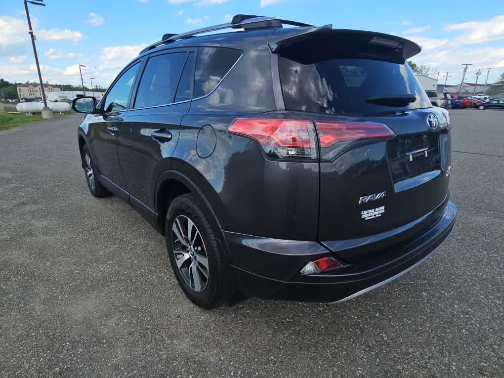 Used 2018 Magnetic Gray Metallic Toyota XLE image 4