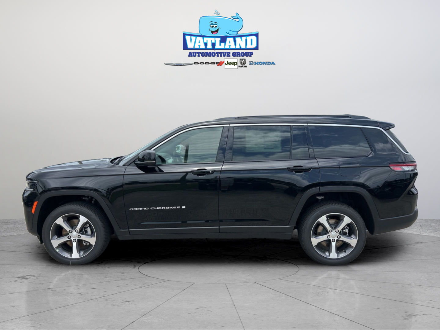 New 2026 Diamond Black Crystal Pearl-Coat Exterior Paint Jeep Limited image 2