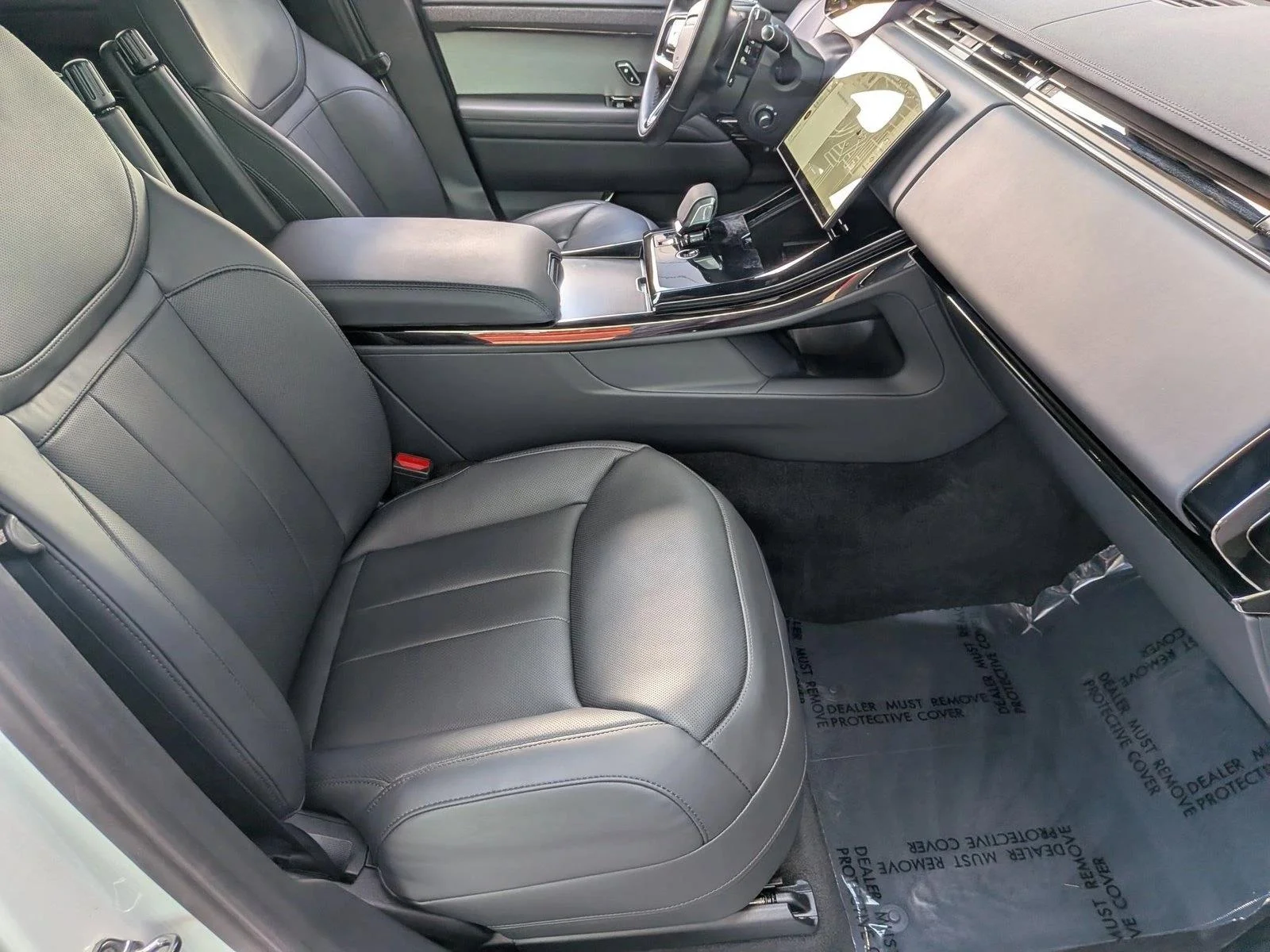Used 2025 Fuji White Land Rover Dynamic SE image 22