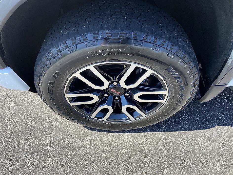 Used 2020 Summit White GMC AT4 image 10