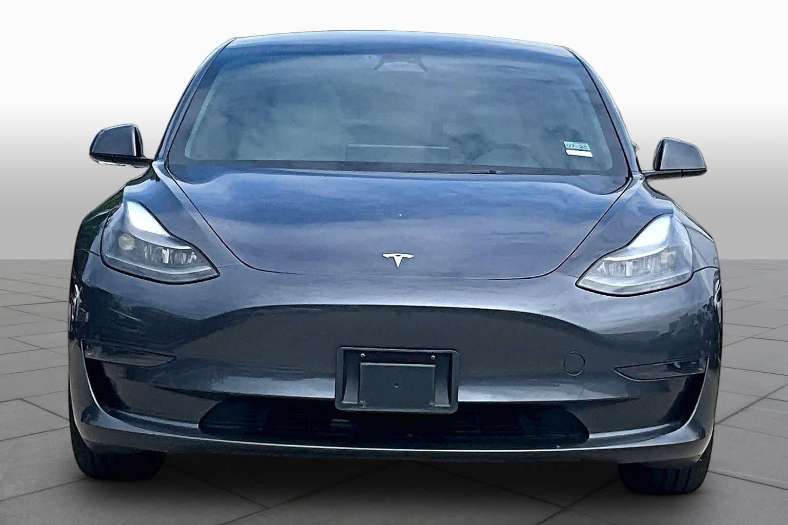 Used 2023 Deep Blue Metallic Tesla  image 3