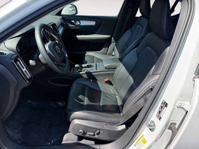 Used 2022 White Volvo Momentum image 10
