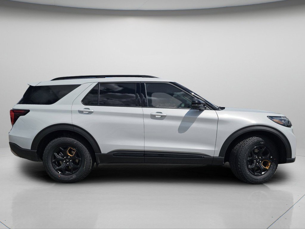New 2026 Space White Metallic Ford Tremor image 28