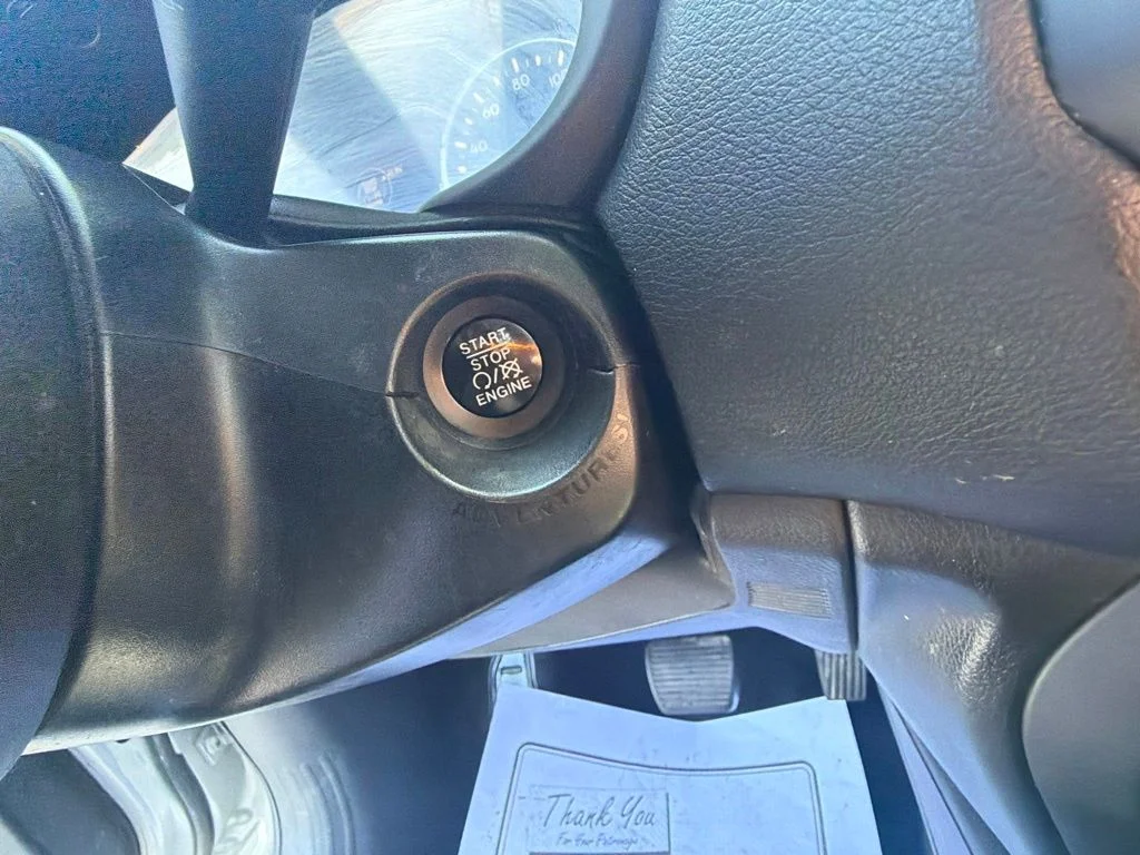 Used 2018 Silver Jeep Limited image 33