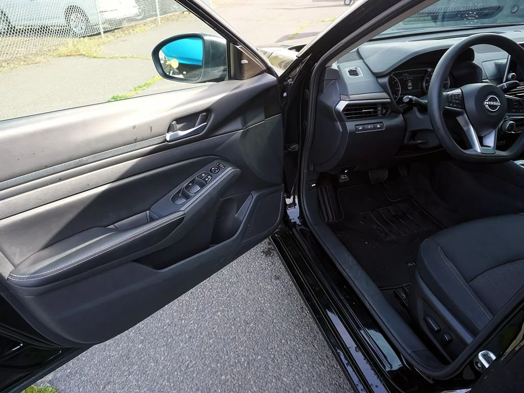 2025 Nissan Altima SV - Photo 18