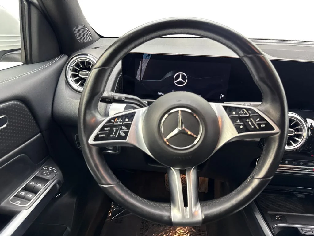 Used 2025 White Mercedes-Benz GLB 250 image 55