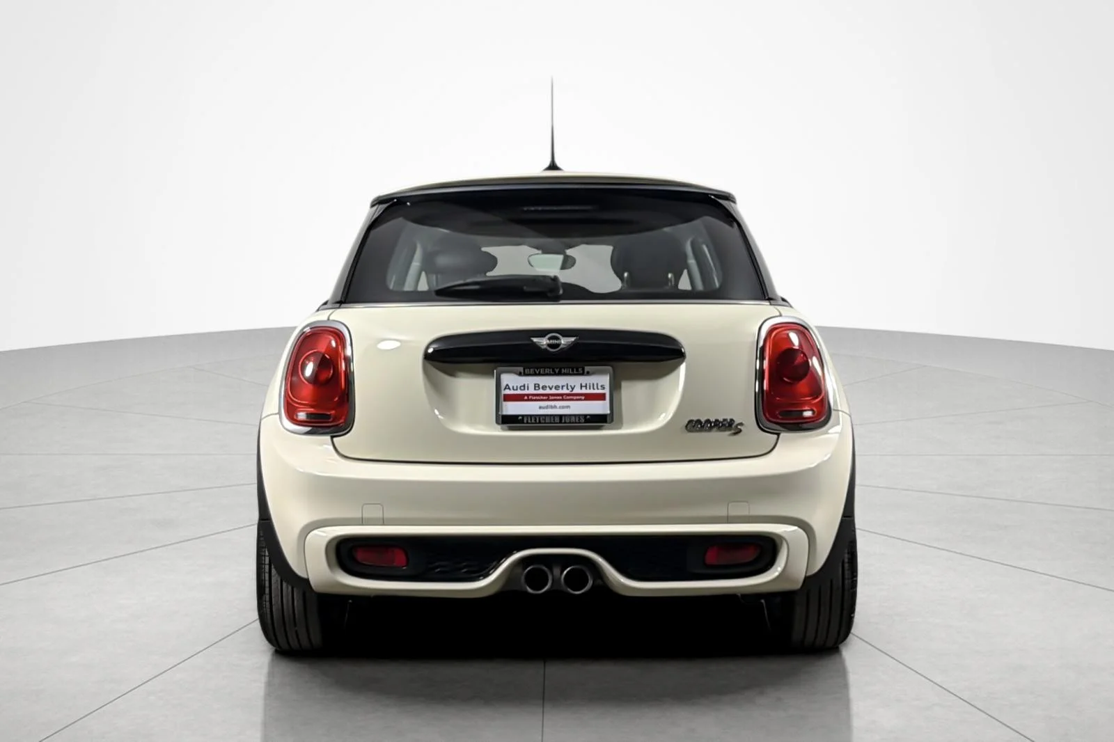 Used 2015 Pepper White MINI 2dr HB S image 4