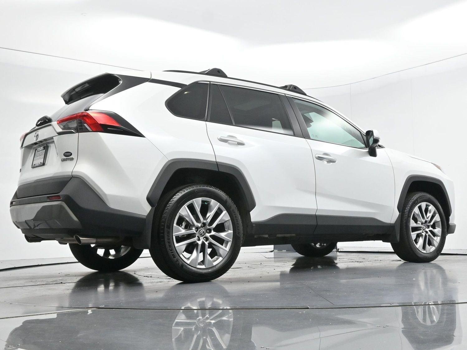 Used 2025 Wind Chill Pearl Toyota Limited image 51