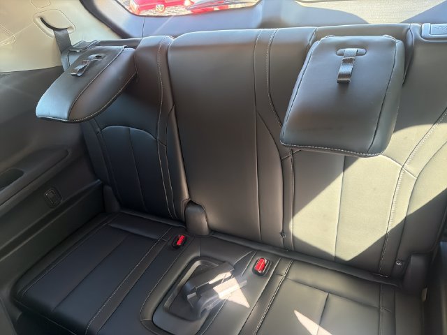 Used 2023 Gray INFINITI LUXE image 25