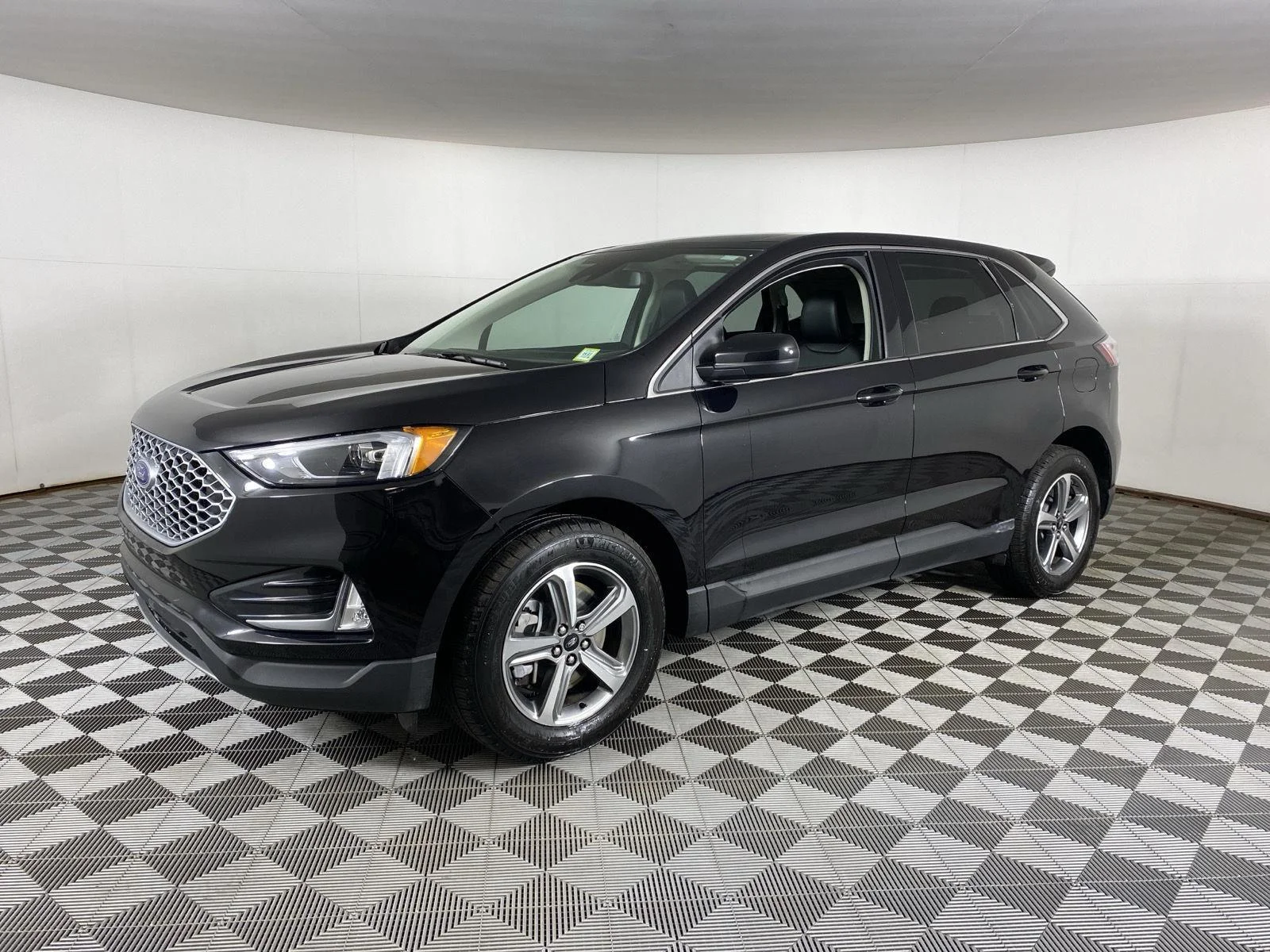 Used 2024 Agate Black Ford SEL image 3