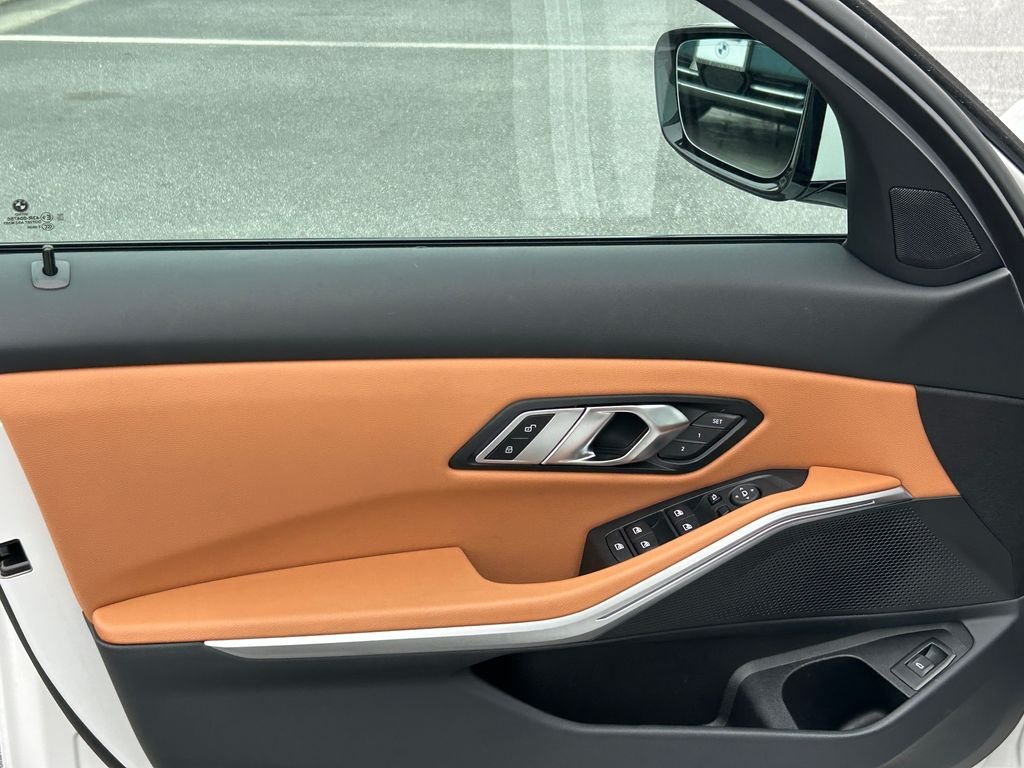 2023 BMW 3 Series 330i photo 6