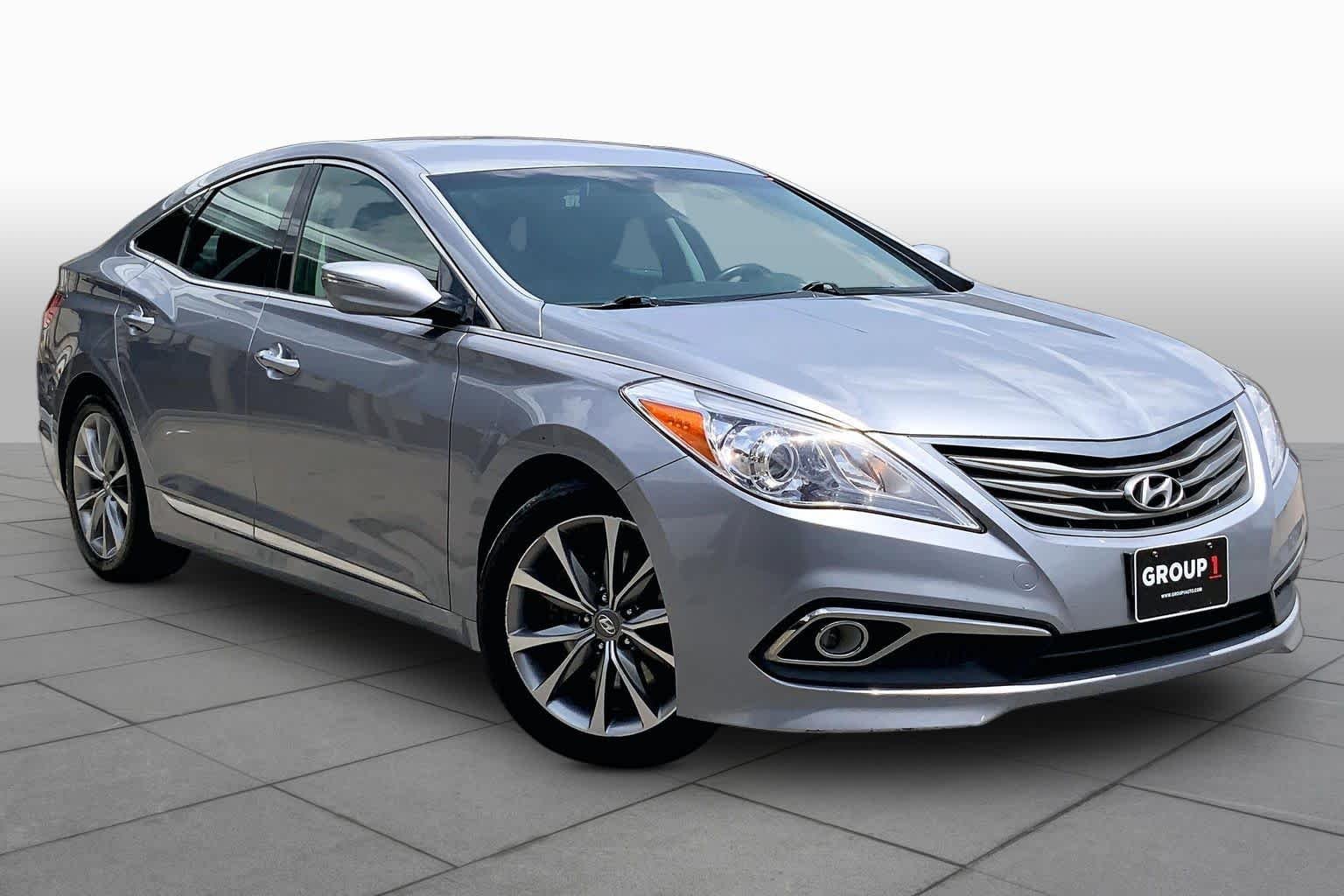 Used 2015 Pewter Gray Metallic Hyundai  image 2