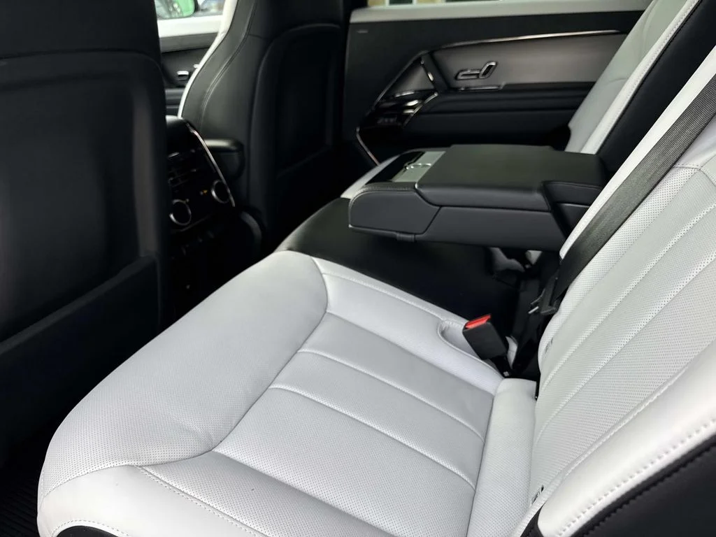 New 2026 Varesine Blue Land Rover Dynamic SE image 8