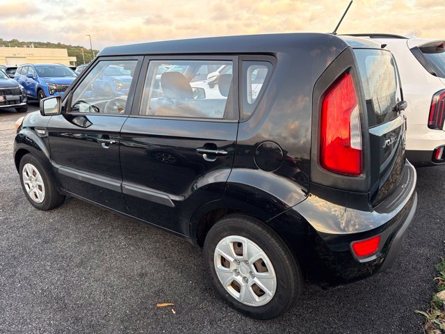 Used 2013 Black Kia Base image 4