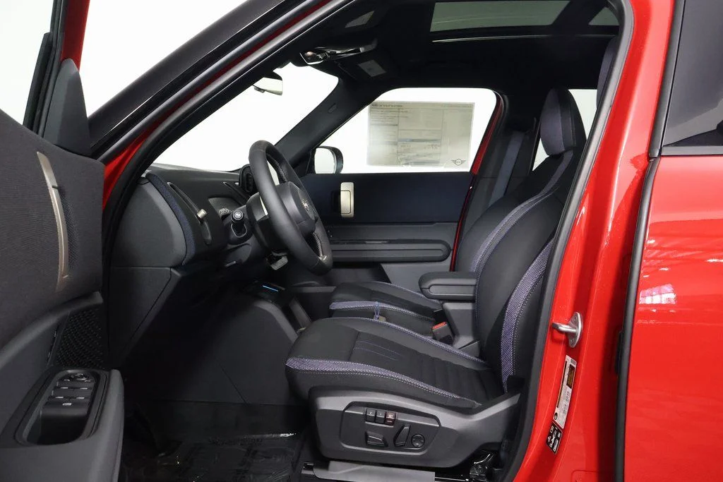 Used 2026 Chili Red MINI Signature Plus image 5
