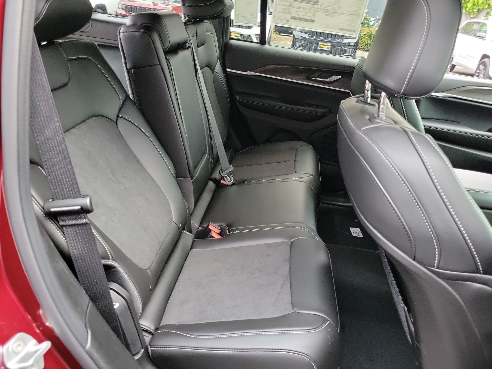 New 2026 Velvet Red Pearl-Coat Exterior Paint Jeep Altitude image 17