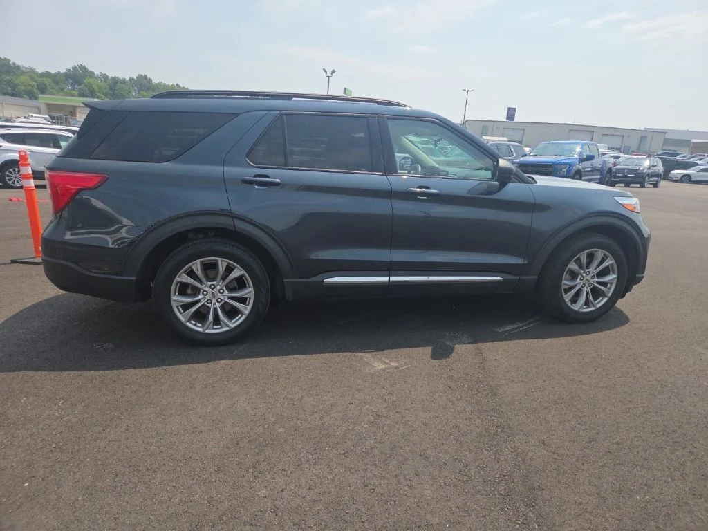 Certified Used 2022 Blue Ford XLT image 10
