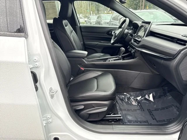 New 2026 Bright White Clear-Coat Exterior Paint Jeep Limited image 9