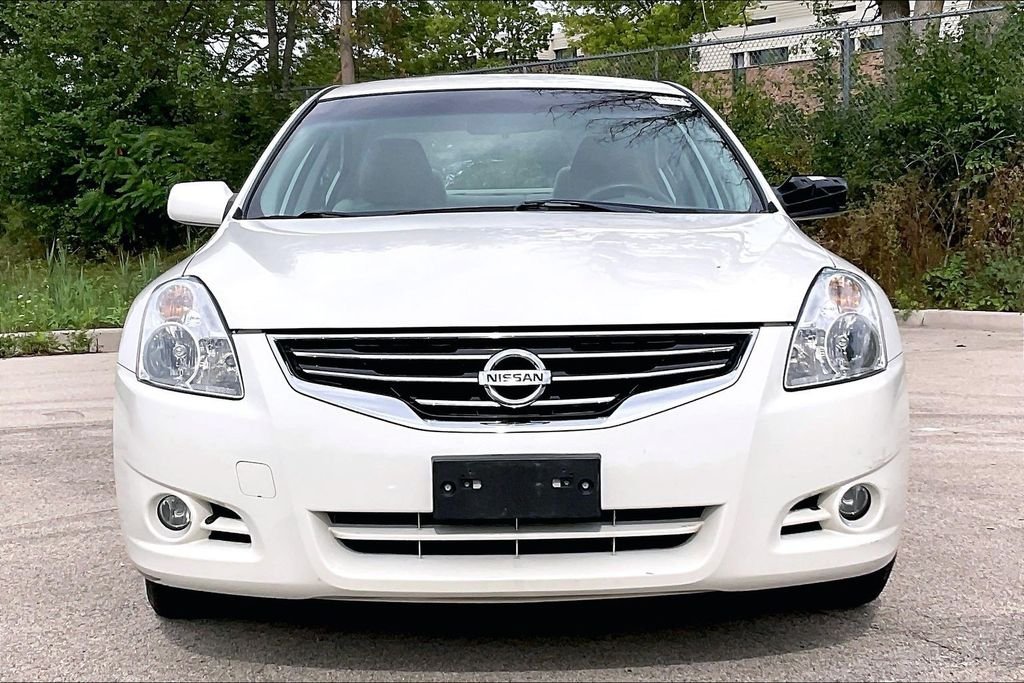 Used 2012 White Nissan 2.5 S image 2