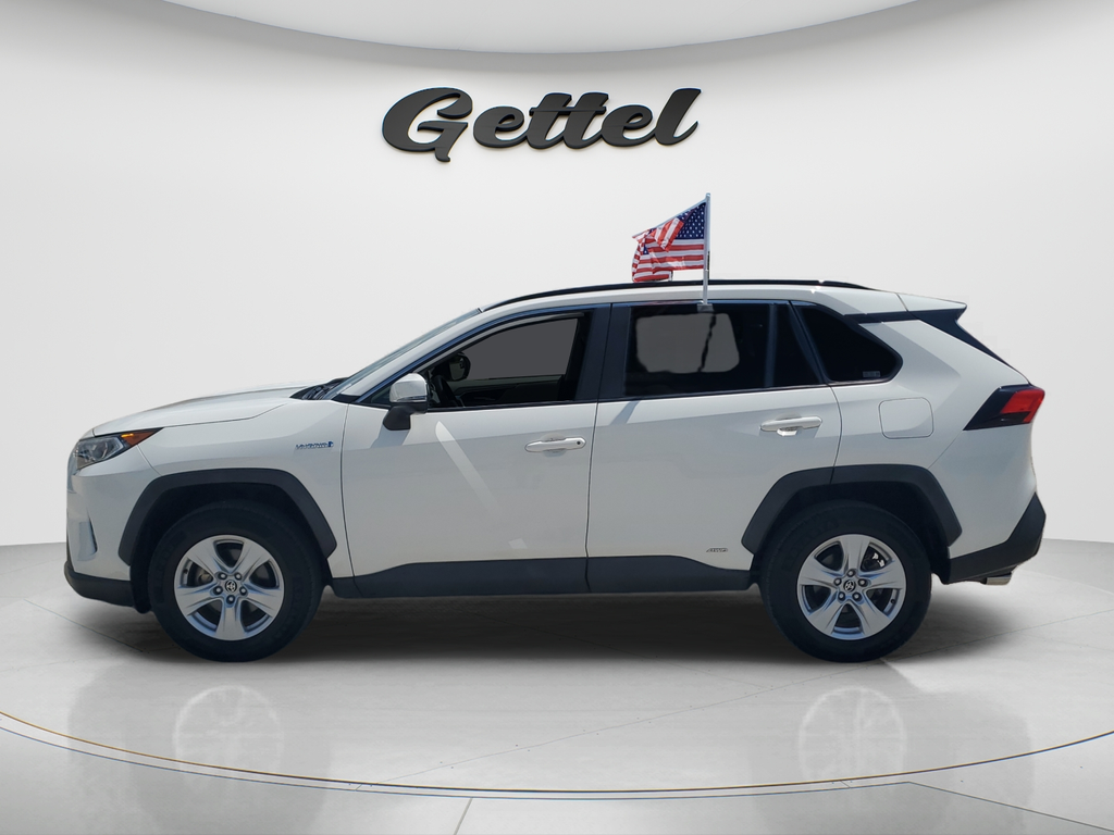 Used 2020 White Toyota XLE image 8