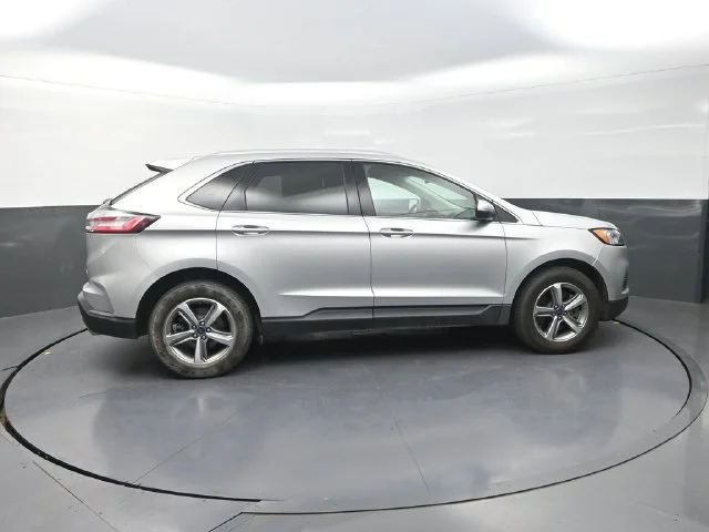 Used 2019 Silver Ford SEL image 11