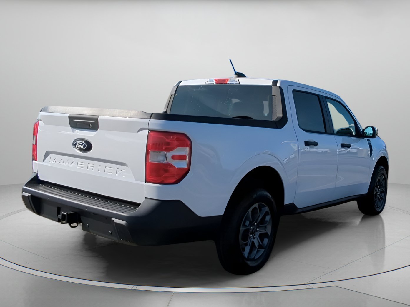 New 2026 Oxford White Ford XLT image 24