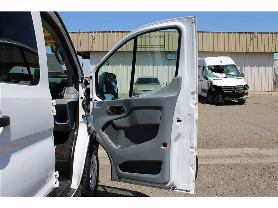 2015 Ford Transit XLT - Photo 22