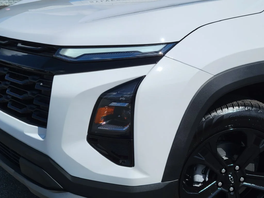 New 2027 Summit White Chevrolet LT image 10