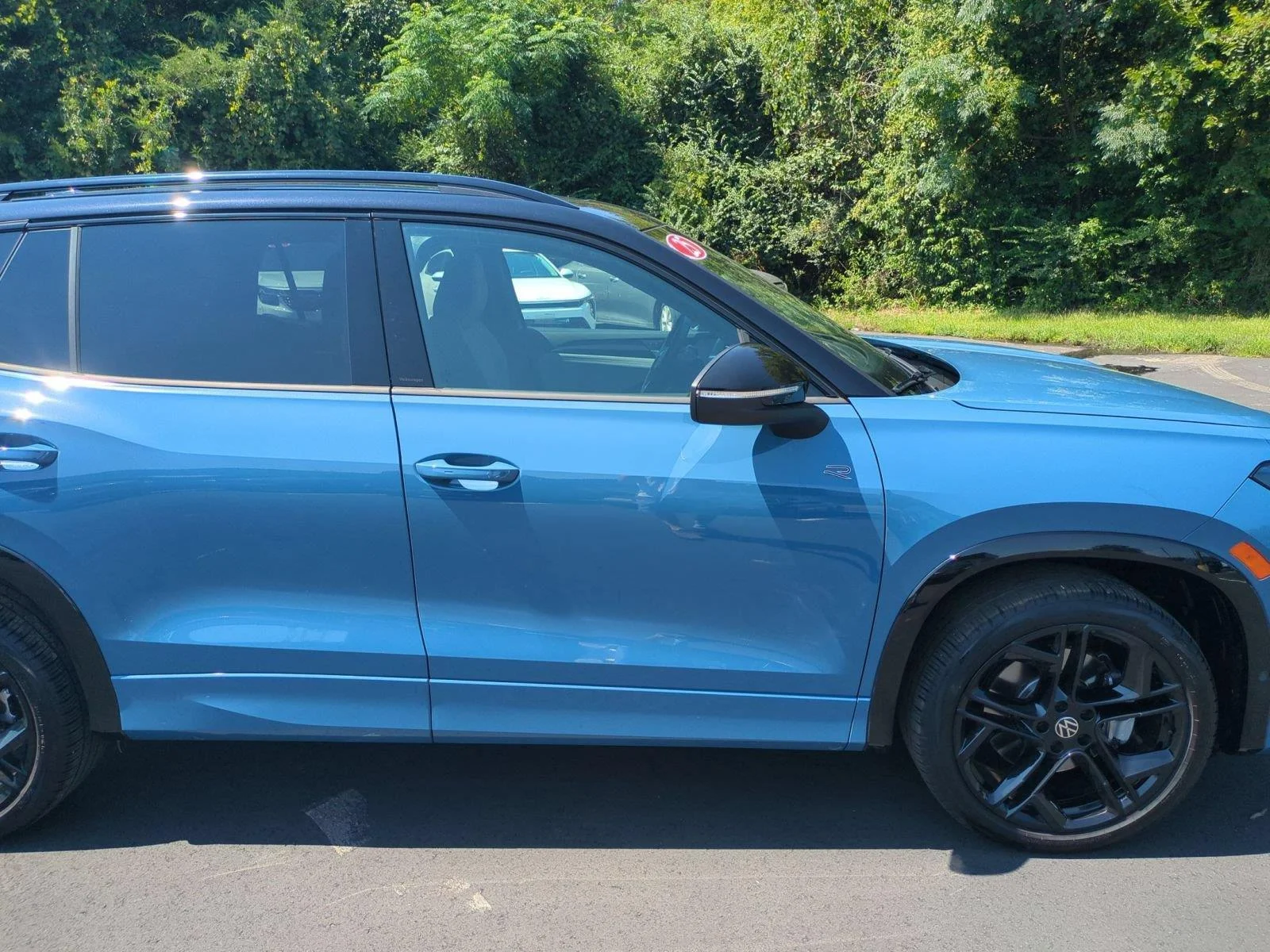 Used 2025 Monterey Blue Pearl VOLKSWAGEN SERBLK image 37