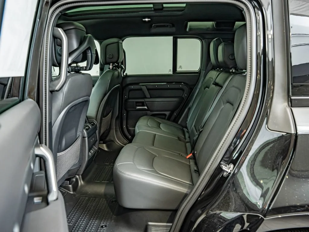New 2026 Santorini Black Land Rover X-Dynamic SE image 34