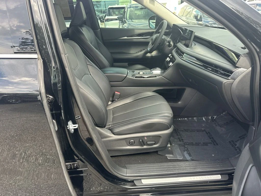 Used 2024 Black INFINITI PURE image 11
