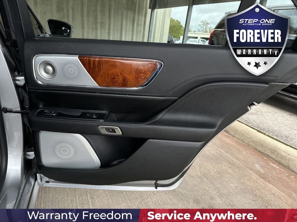 Used 2020 Silver Lincoln Reserve image 33
