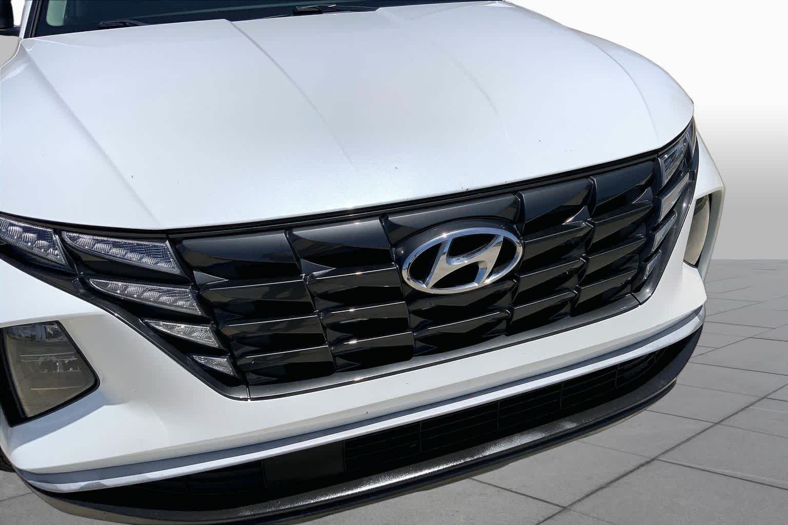 Used 2022 Quartz White Hyundai SE image 29