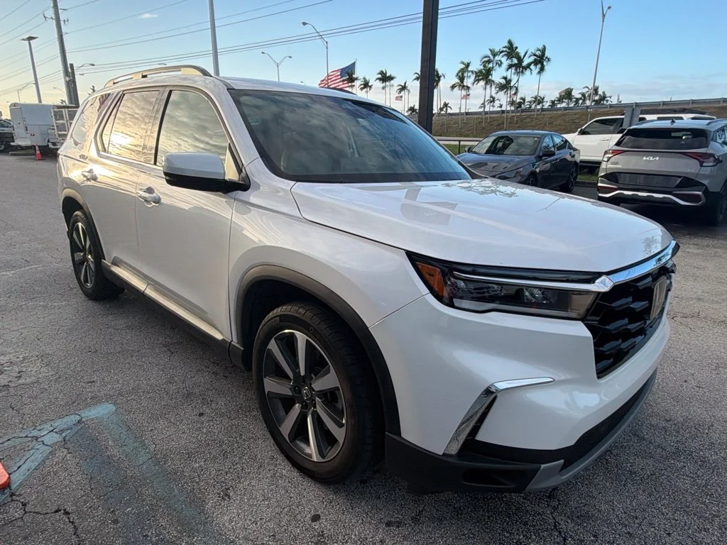 Used 2024 White Honda Touring image 1
