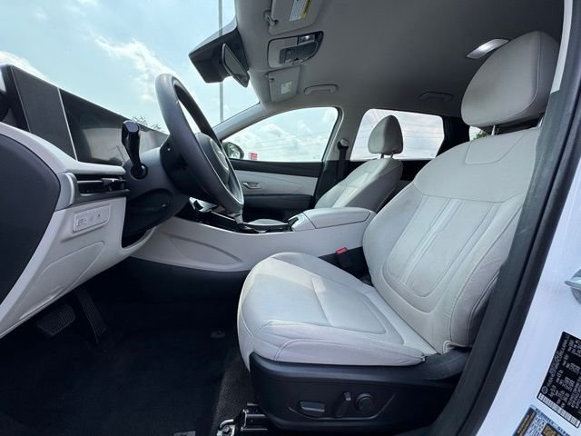 Used 2025 White Hyundai SEL image 20
