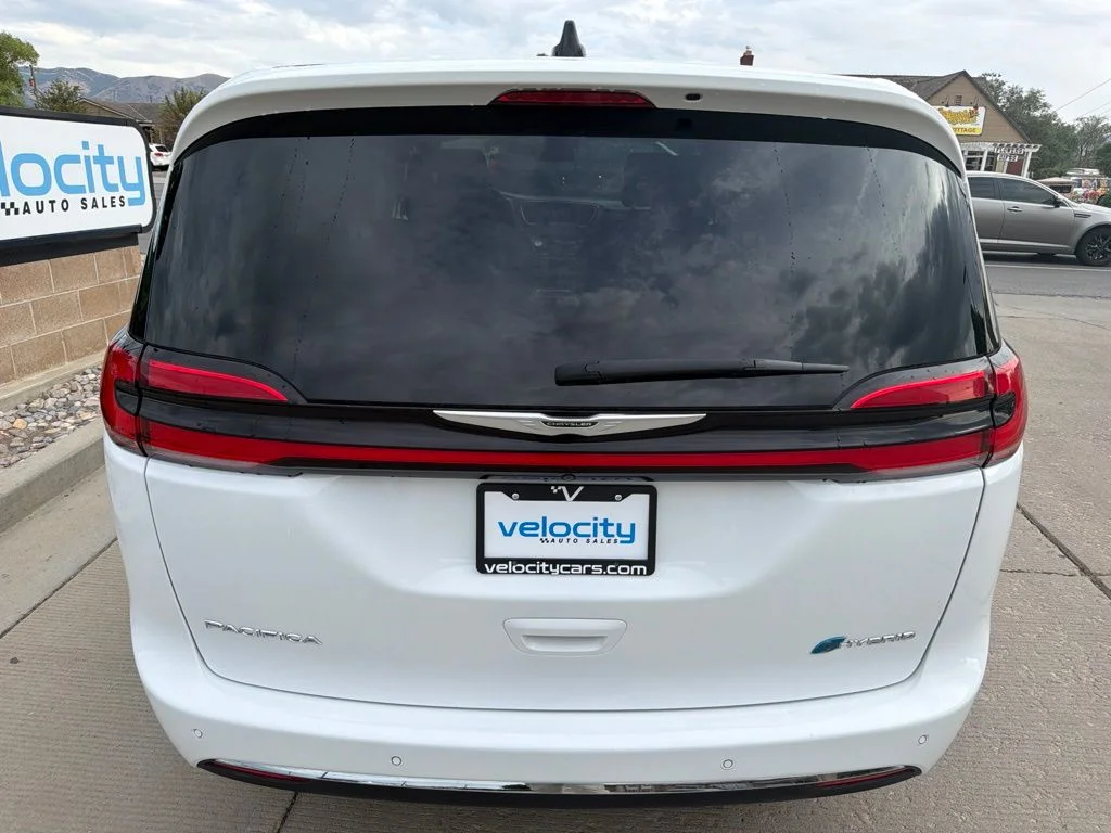 Used 2023 White Chrysler Touring L image 4