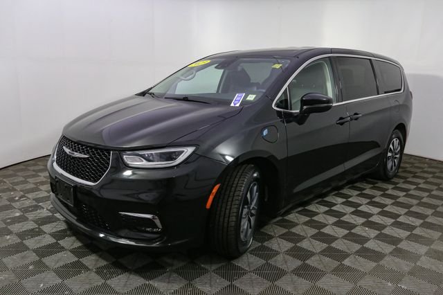Used 2023 Black Chrysler Touring L image 5