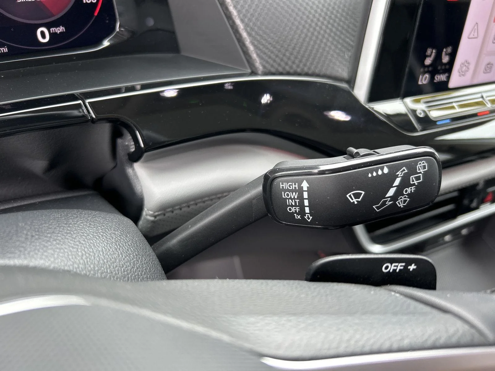 Used 2025  Volkswagen 2.0T Peak Edition image 19
