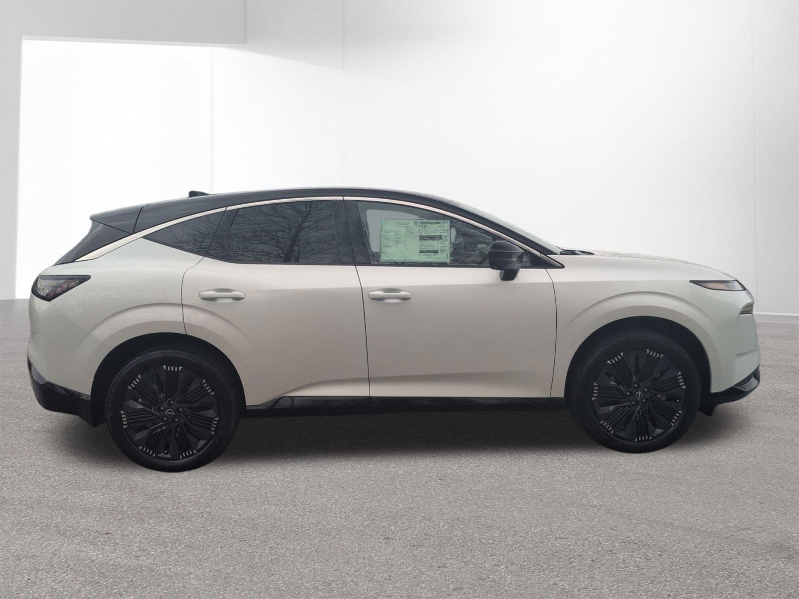 New 2026 Everest White Pearl TriCoat / Super Black Two-tone Nissan Platinum image 4