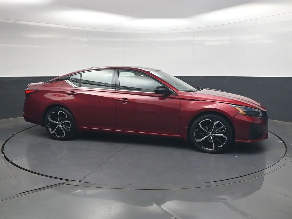 Used 2023 Red Nissan 2.5 SR image 4