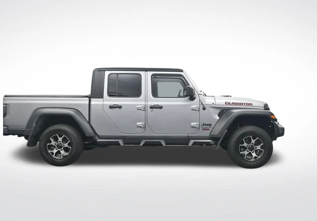 Used 2020 Billet Silver Metallic Clearcoat Jeep Sport image 4
