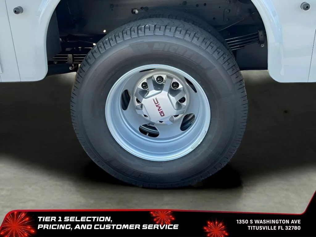 New 2026 Summit White GMC Pro image 42