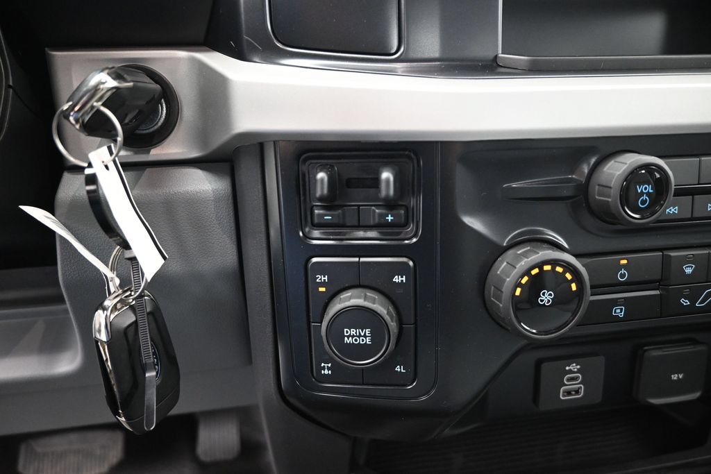 New 2026 Oxford White Ford XL image 15