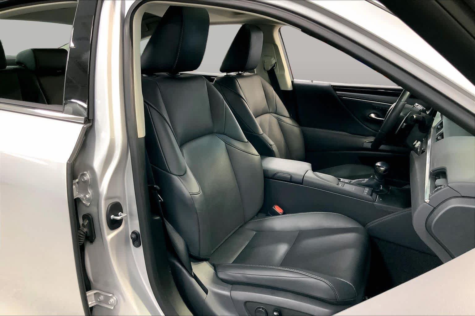 Used 2021 Silver Lining Metallic Lexus  image 9