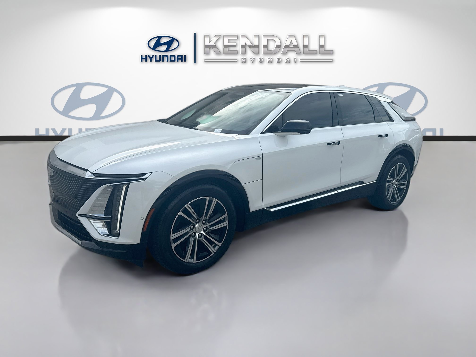 Used 2024 Emerald Lake Metallic Cadillac Sport image 3