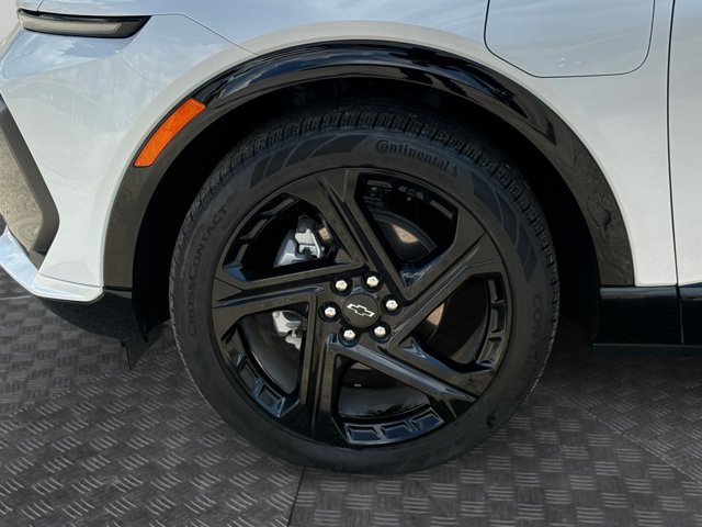 Certified Used 2025 Iridescent Pearl Tricoat Chevrolet RS image 9