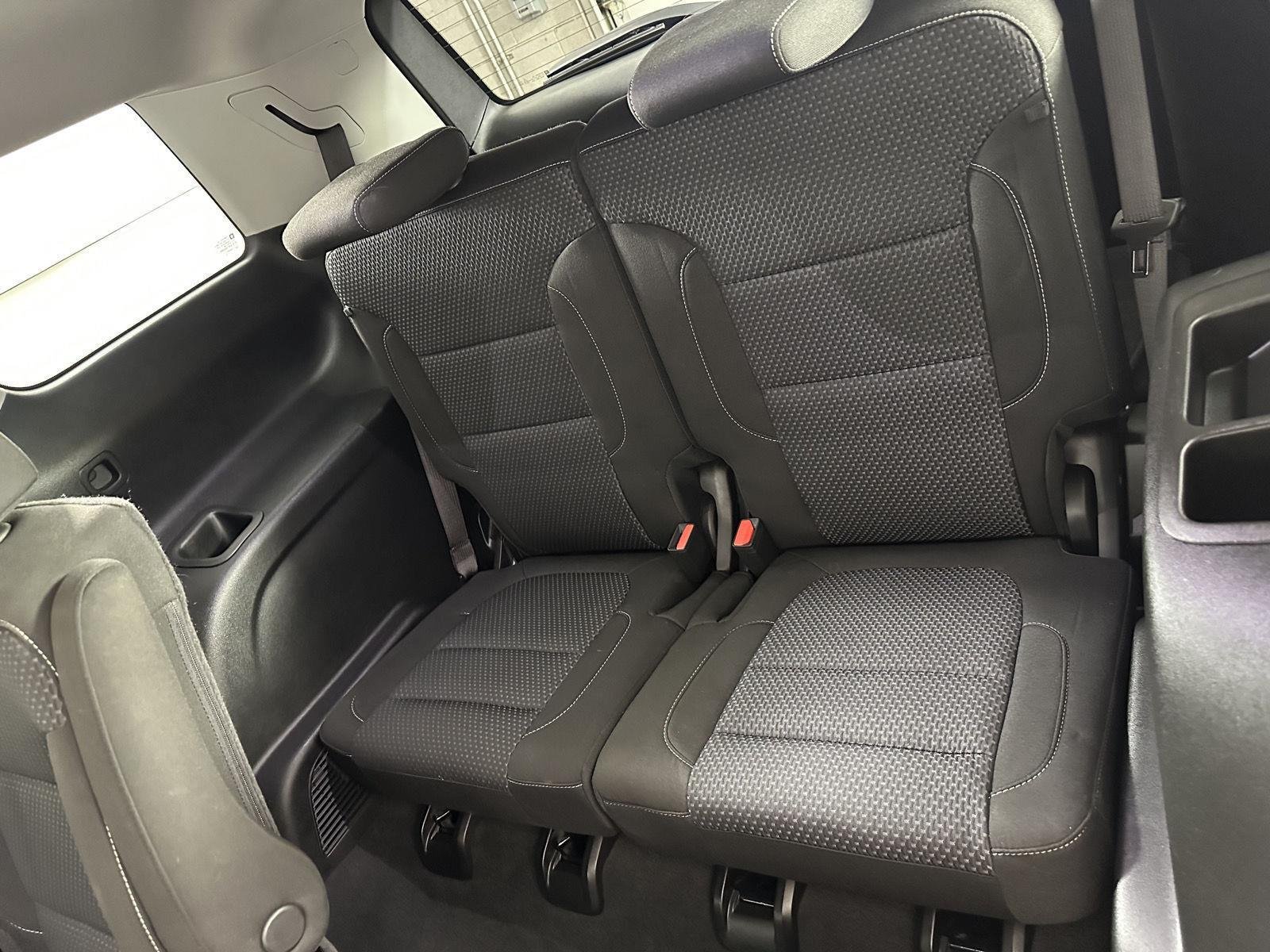 Used 2023 Summit White GMC SLE image 31