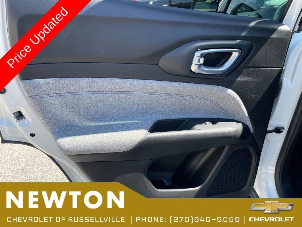 Used 2025 Bright White Clearcoat Jeep Latitude image 42