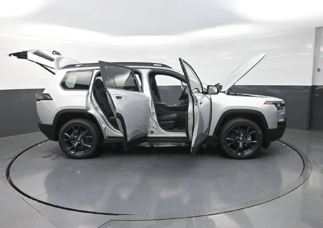 New 2026 Silver Zynith Clear-Coat Exterior Paint Jeep  image 35