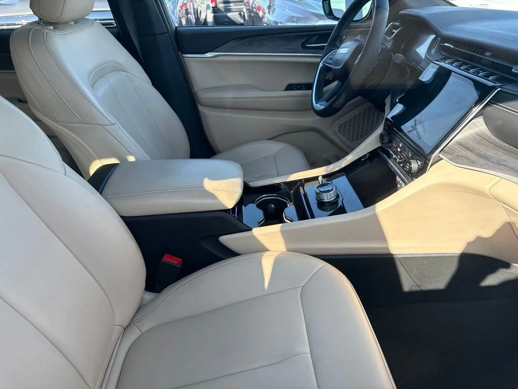 Used 2023 White Jeep Limited image 23